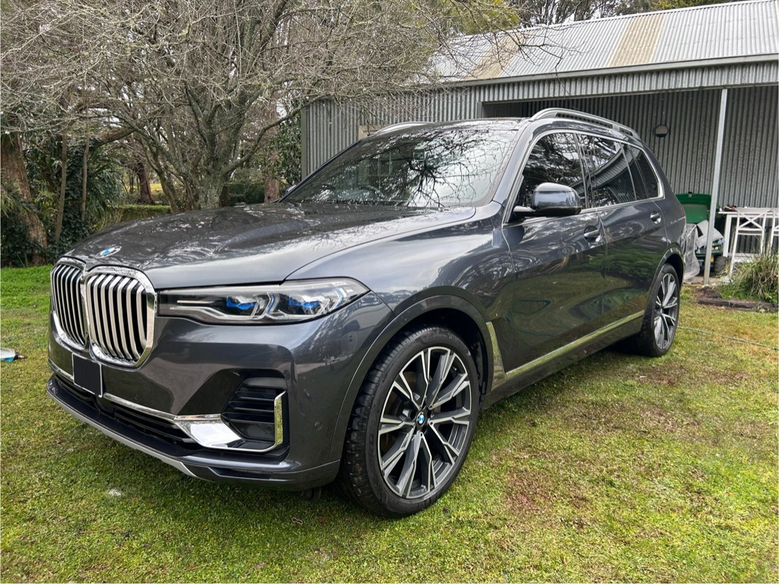 Detailed BMW X7 exterior